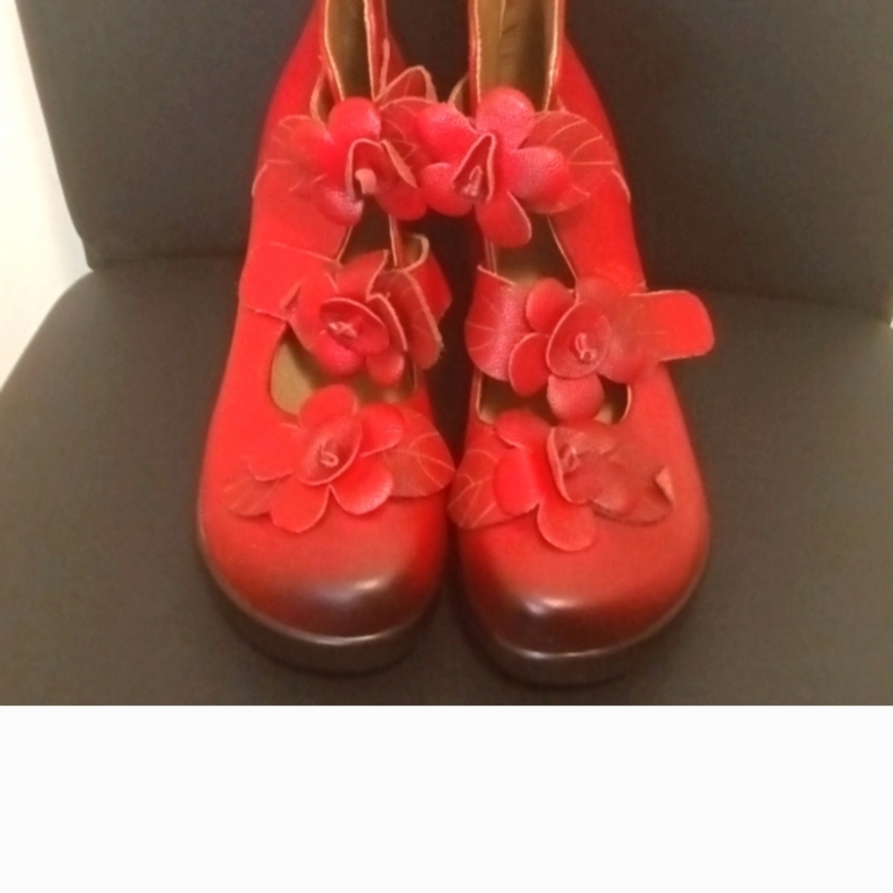 Cun Zha wearable Art Red Floral Women's Shoes Sz 8